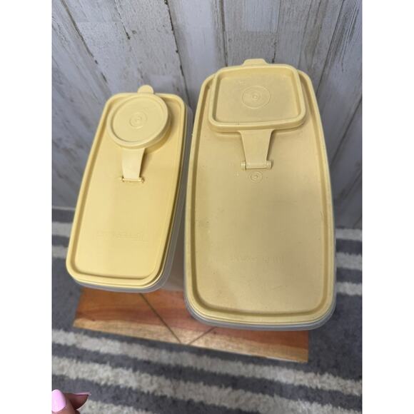 Vintage Tupperware Cereal Keeper Set Beige Flip-Top Spout 2-Piece - Picture 4 of 5